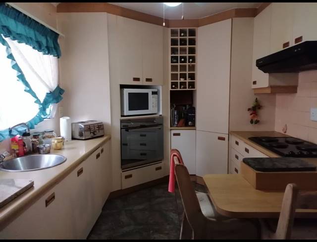 4 BEDROOM HOUSE FOR SALE IN GREENHILLS